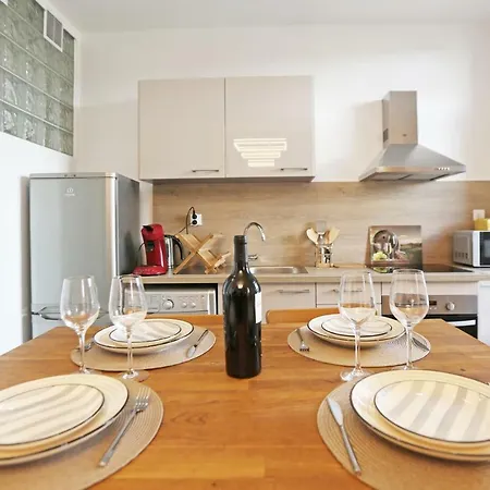 Splendid In The Heart Of ניס